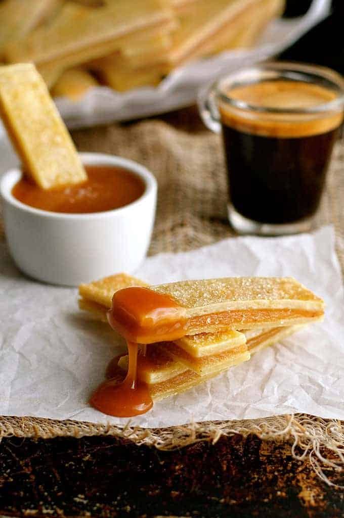 Baked Apple Pie Fries with Salted Caramel Dipping Sauce - everything you love about apple pie, in mini bite size form. Easy to make, fun to eat!