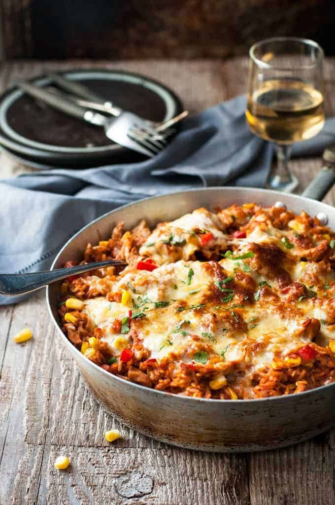 One Pot Chicken Enchilada Rice Casserole - the flavours of chicken enchilada, in a rice casserole, all made in ONE POT on the stove!