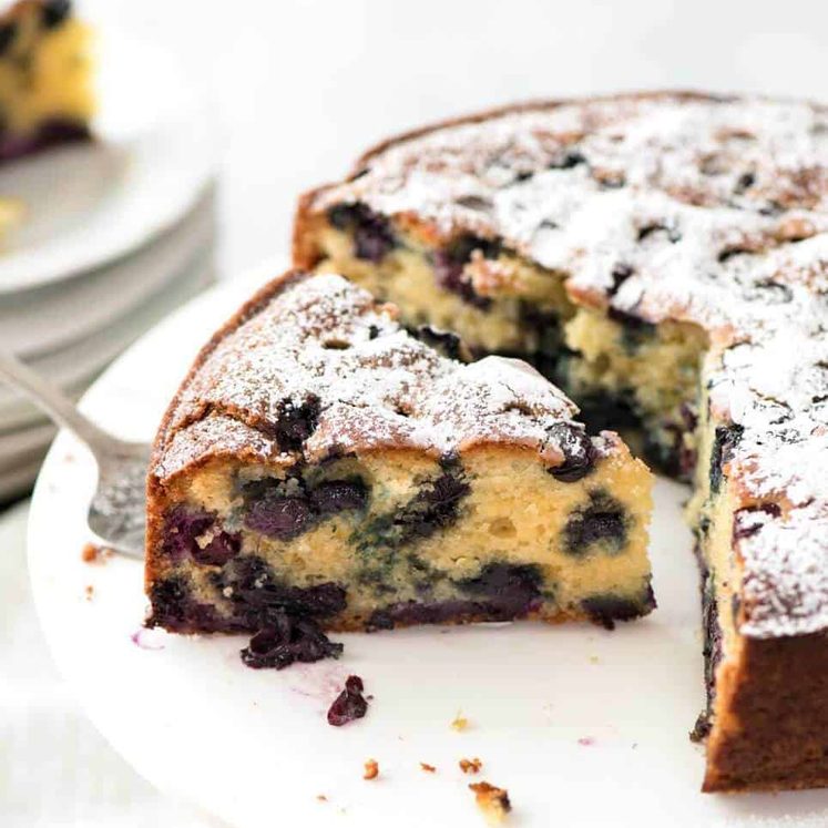 A lovely Blueberry Lemon Yoghurt Cake that's incredibly moist and astonishingly quick to make. recipetineats.com
