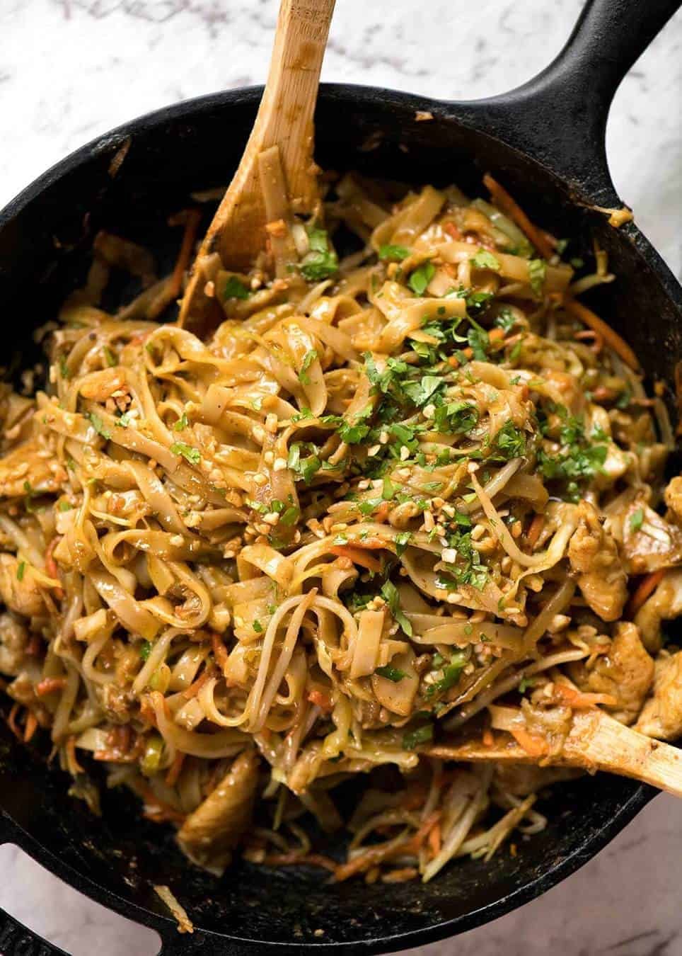 Stir Fried Noodles with Peanut Sauce - tastes like satay peanut stir fries you get at Chinese restaurants in Australia. So easy and SO GOOD! recipetineats.com